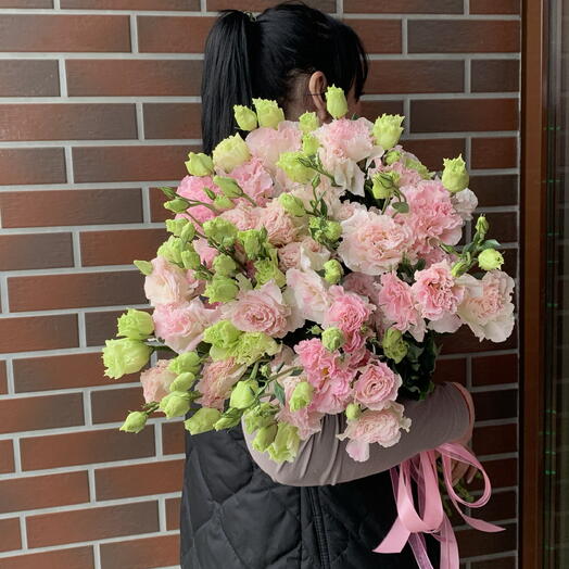 Букет из нежно-розовой эустомы