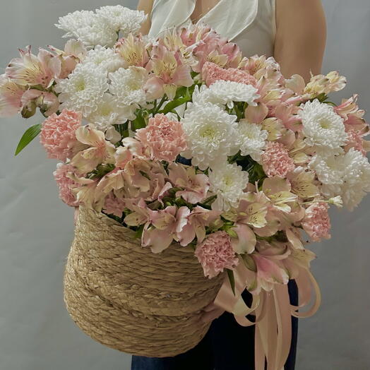 Цветы в корзине (альстромерия, диантус,хризантема)