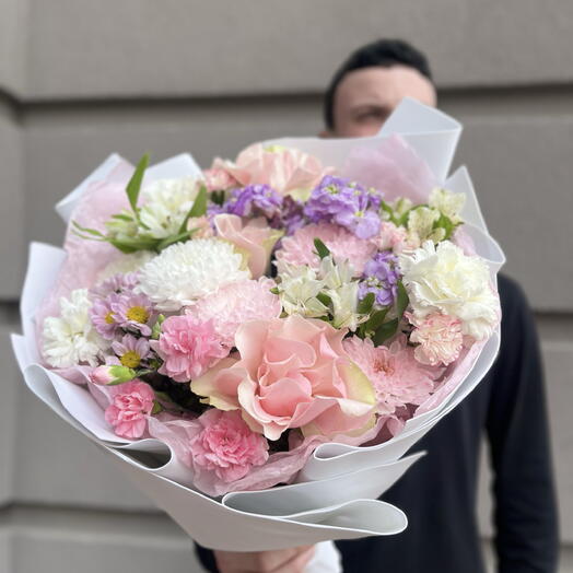 Букет 🕊️  «Облако в Розовом Сиянии»🎀☁️ из нежно розовой розы матиолы кустового диантуса белых гвоздик хризантемы альстромерии