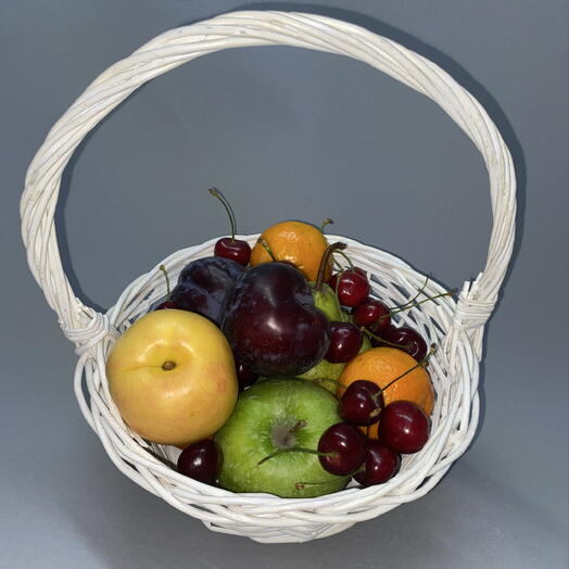 Корзина с фруктами s