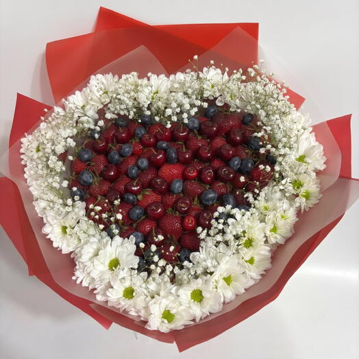 Большой букет Для Любимой - с клубникой, черешней, голубикой и цветами