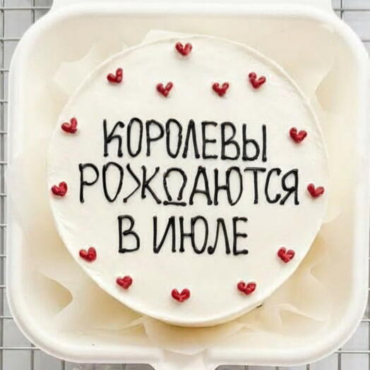 Бенто торт «Королевы рождаются в июле»