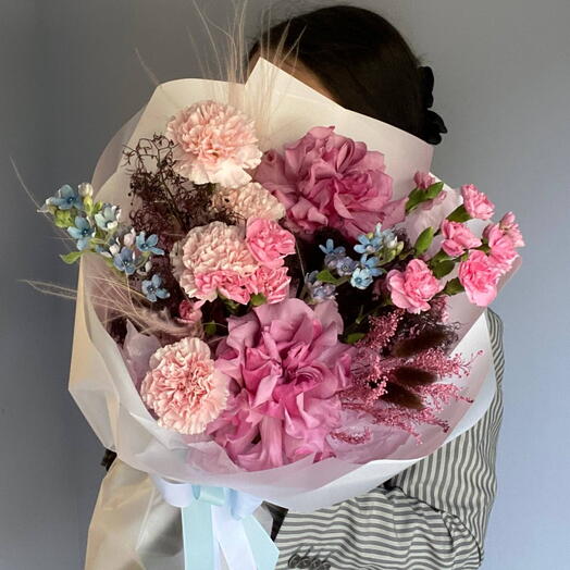 Волшебное очарование🩷 Букет из роз, оксипеталума, диантусов🌸
