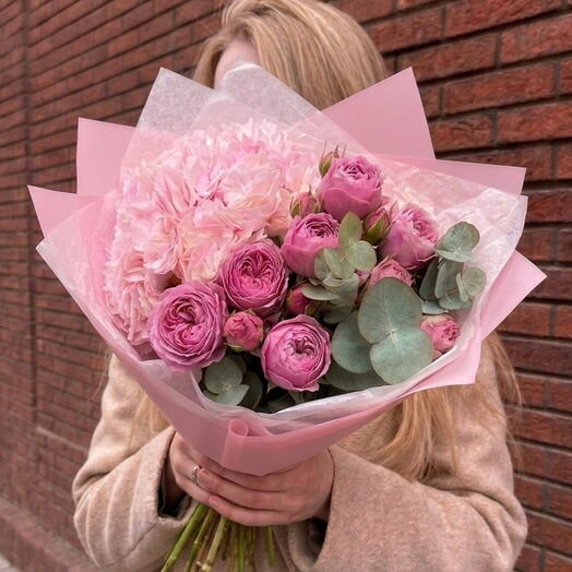 Букет из гортензии, кустовой розы и эвкалипта🌸
