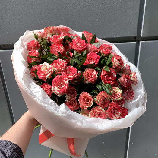 Букет облако из кустовых роз 9