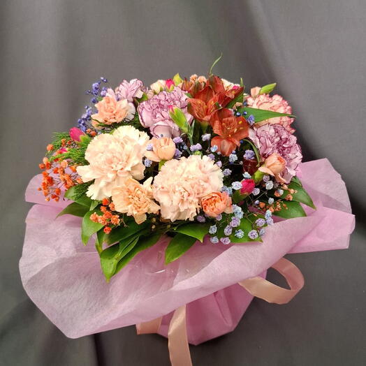 Розовый тортик ярких цветов 💐