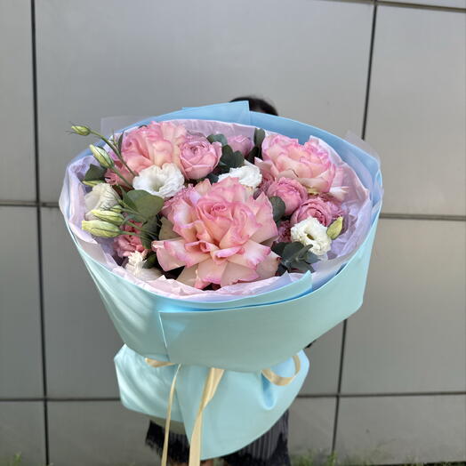 Пышный букет «Облако и нежность 🎀💙»из французских роз, эустом и кустовых пионовидных роз Джульетта🌸🎀
