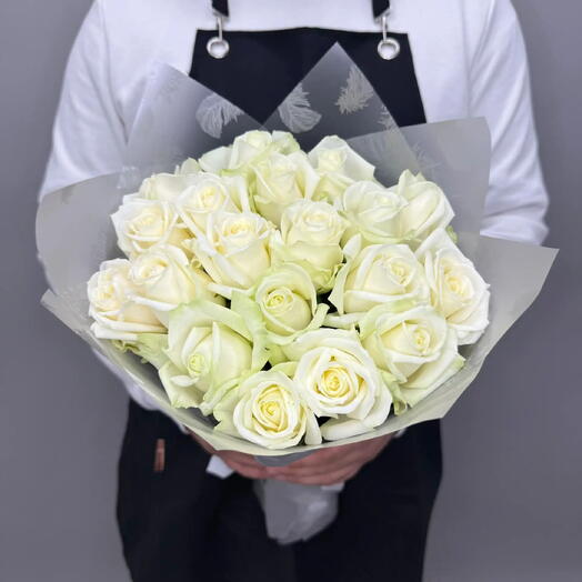 Ramo. Rosas blancas Avalanche (50 cm). 19 unids N1003