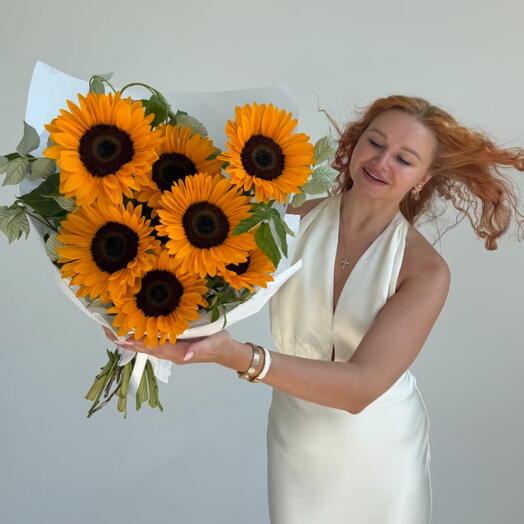 Букет из 7 подсолнухов "SUNRICH"