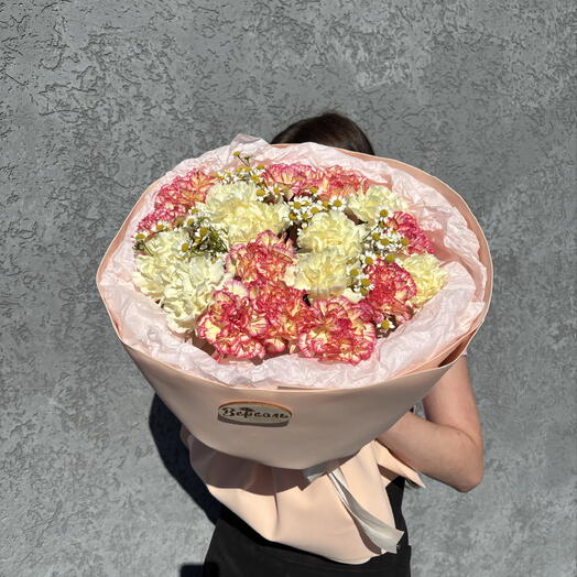 Букет с диантусами и танацетумом