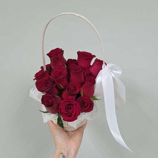 Корзинка с красными розами
Акция