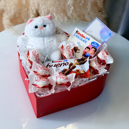 Сладкий набор с Kinder шоколад и мягкой игрушкой брелок