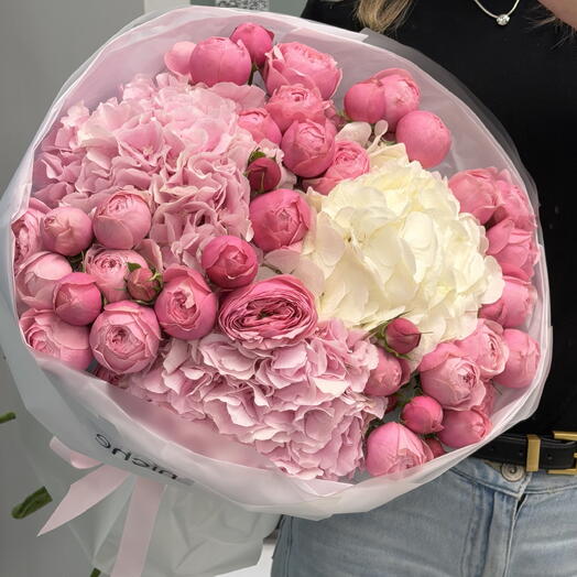 Hydrangea with peony roses M size