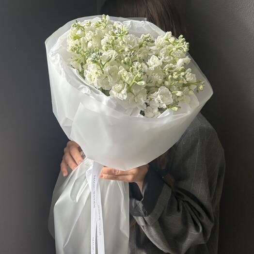Fragrant bouquet with mattiola 🤍