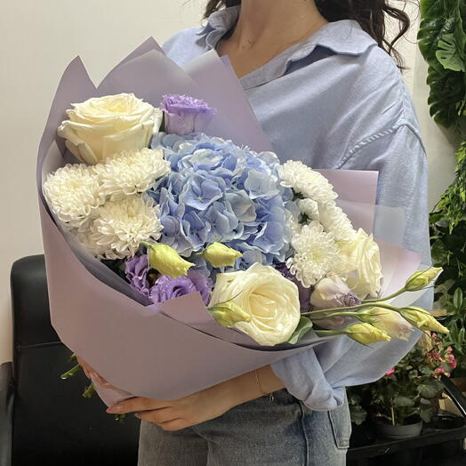 Гортензия и пионовидные розы💙