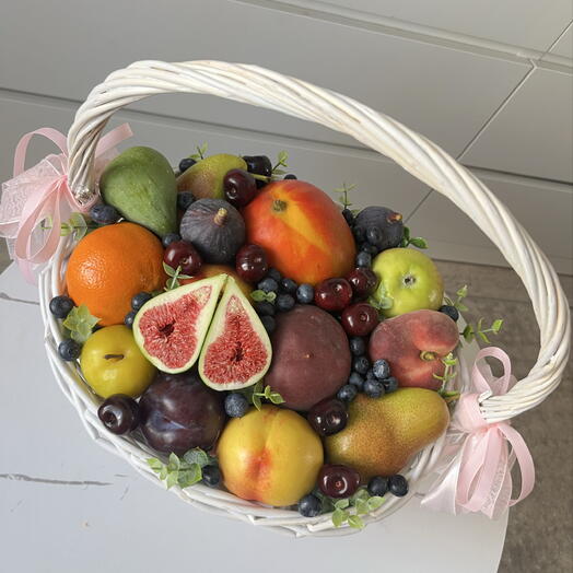 Фруктовая корзина девушке