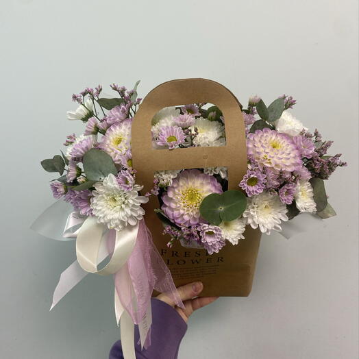 Композиция с георгином,кустовой хризантемой, лимониумом,сантини