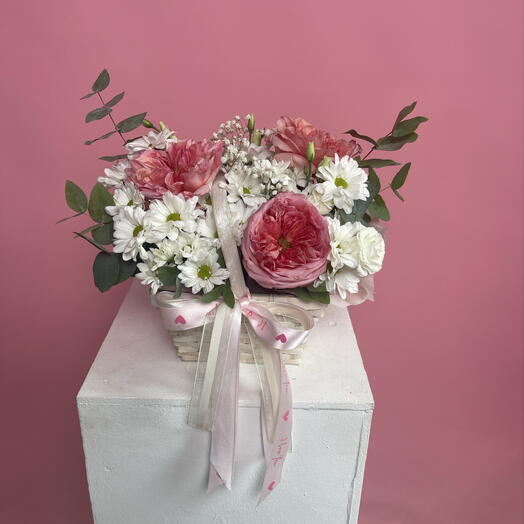 Корзинка с пионовидными розами 🌸