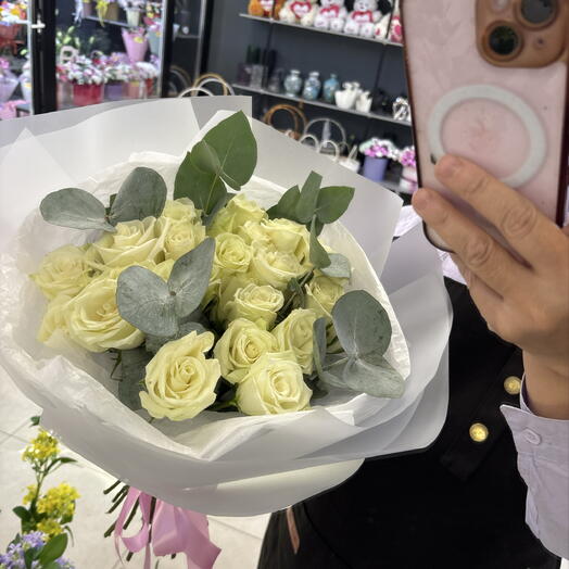 Букет из белых роз Кения 40 см