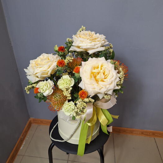 Композиция в шляпной коробке «Карамель»