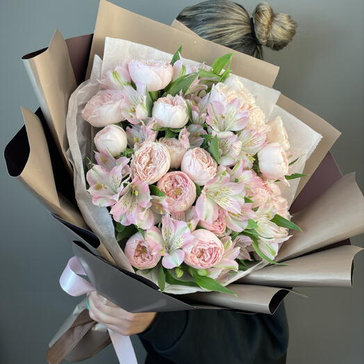 Розовые альстромерии с пионовидными кустовыми розами 🌸💗🎀