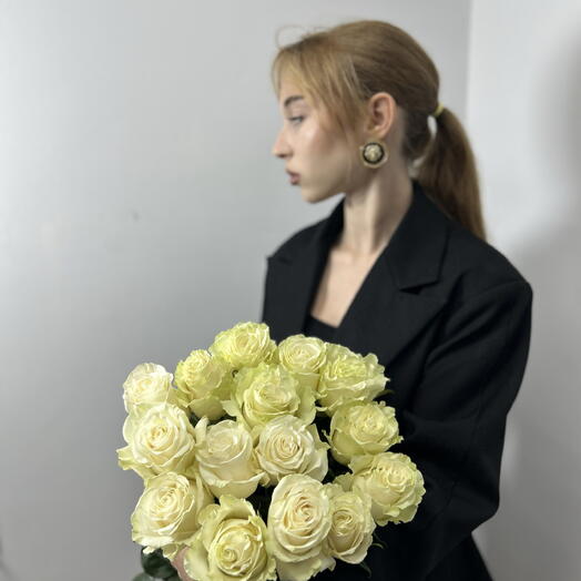 15 белых Эквадорских роз