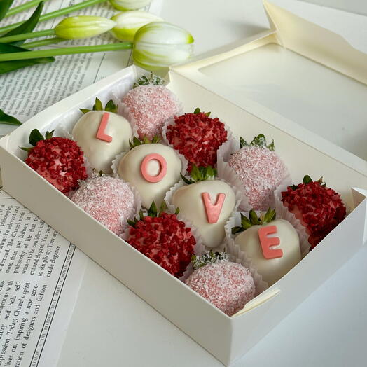 Клубника в шоколаде «Love» 12-15 ягод
