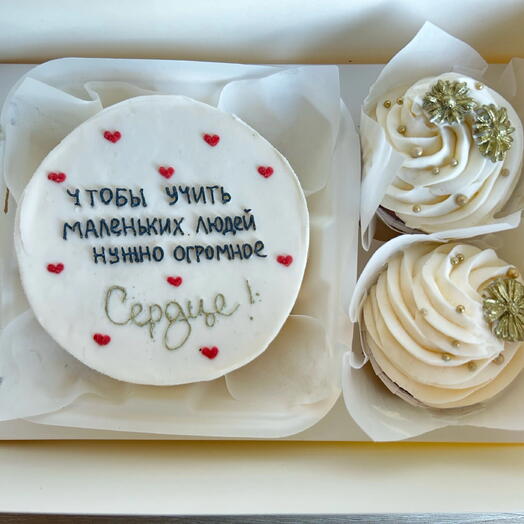 Набор к дню учителю Бенто торт и 2 капкейка