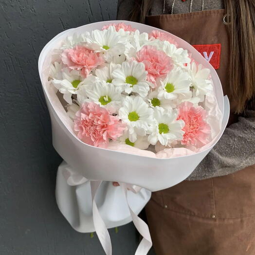Диантусы розовые и ромашки