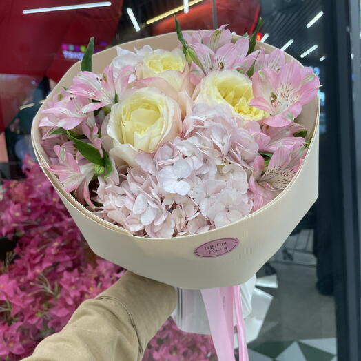 нежный букет с ароматной розой и альстромерией🌸