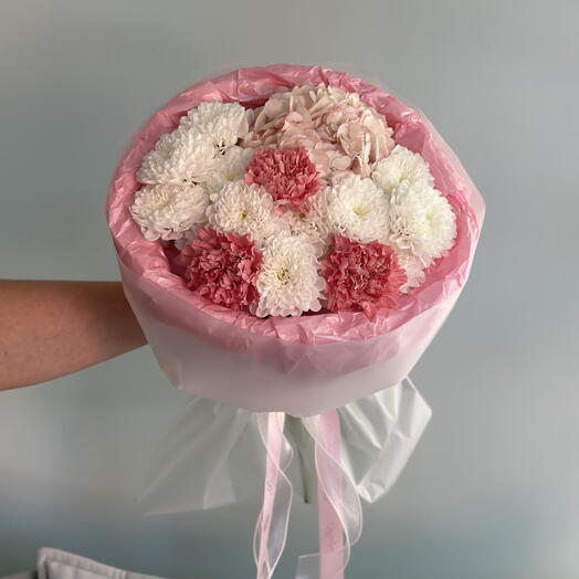 3 диантуса, 1 гортензия , 3 хризантемы