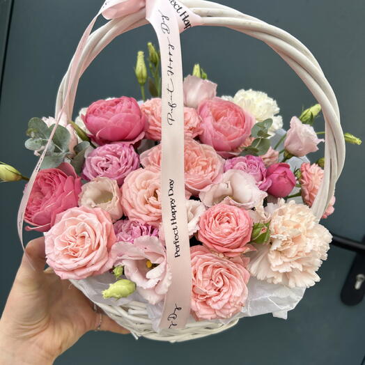 Цветы в корзине 🌺🌸🌹