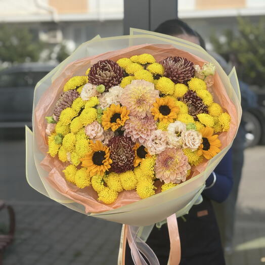 Пышный осенний букет с подсолнухами