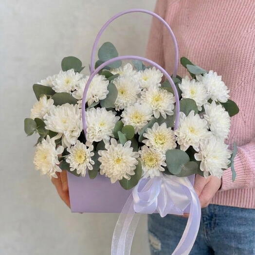 Композиция в сумочке с хризантемой и эвкалиптом🌿