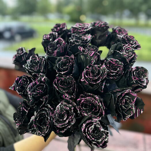 Черные крашеные розы