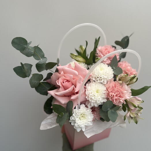 Нежная сумочка с хризантемой, диантусами и французской розой🌸 цветы Уфа/ доставка цветов Уфа/  хризантемы/ гвоздики