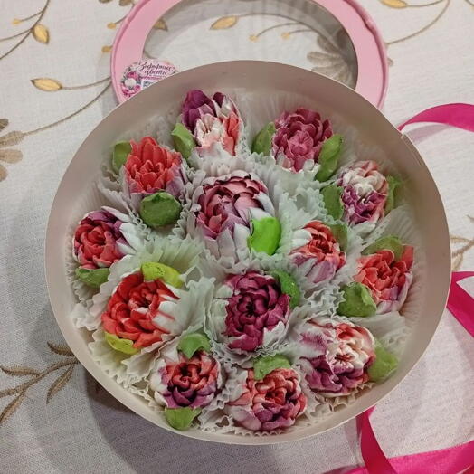 Зефирные цветы в круглой коробочке.Комплимент коллеге