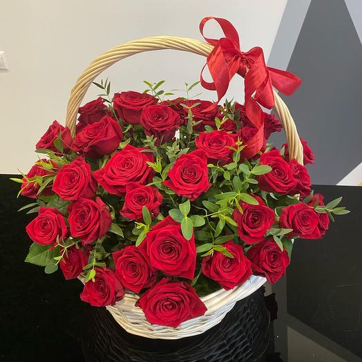Корзина с розами