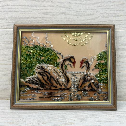 Картина из бисера Лебеди