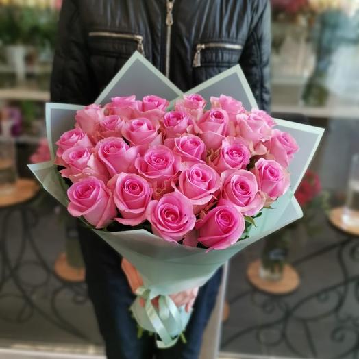 25 pink roses