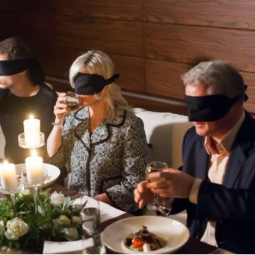 РОМАНТИЧЕСКИЙ УЖИН В РЕСТОРАНЕ "ВТЕМНОТЕ?"  ДЛЯ ДВОИХ