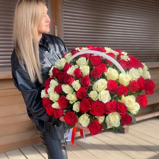 Корзина с розами