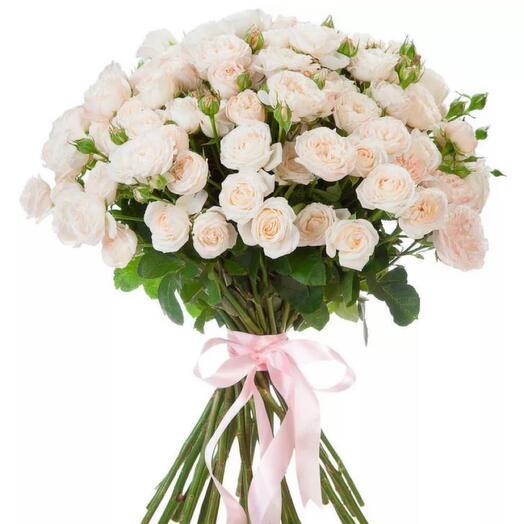 Bouquet of cream bush roses