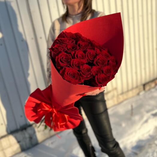Ramo de rosas rojas en paquete rojo Premium "explorer" 50 c