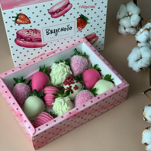 Chocolate-covered strawberries / gift set / sweets / for girls