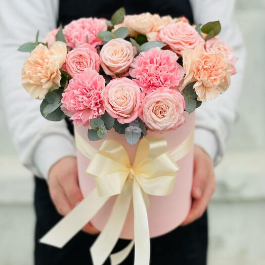 Пионовидные розы . Диантусы