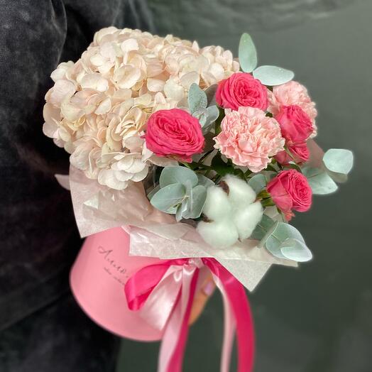 Rosas con hortensias en Caja