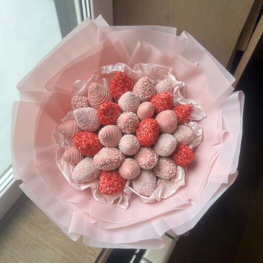 Bouquet of strawberries in chocolate "cherished dreams"