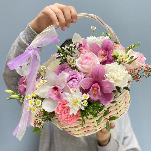 Cesta elegante con Flores perfectas