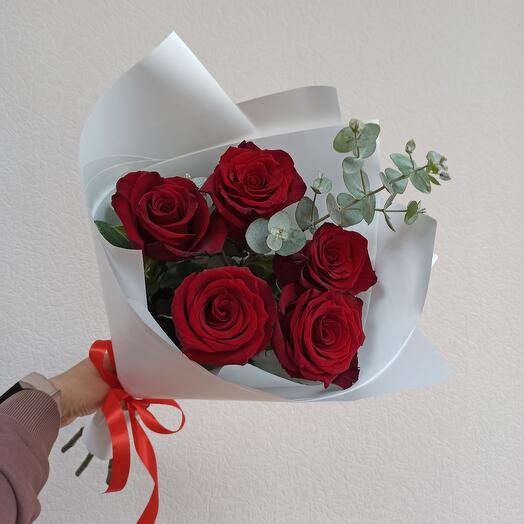 Ramo de 5 rosas rojas